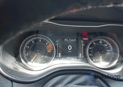 2019 Jeep Cherokee Altitude Fwd z USA, uszkodzony, nr VIN 1C4PJLLB5KD324678